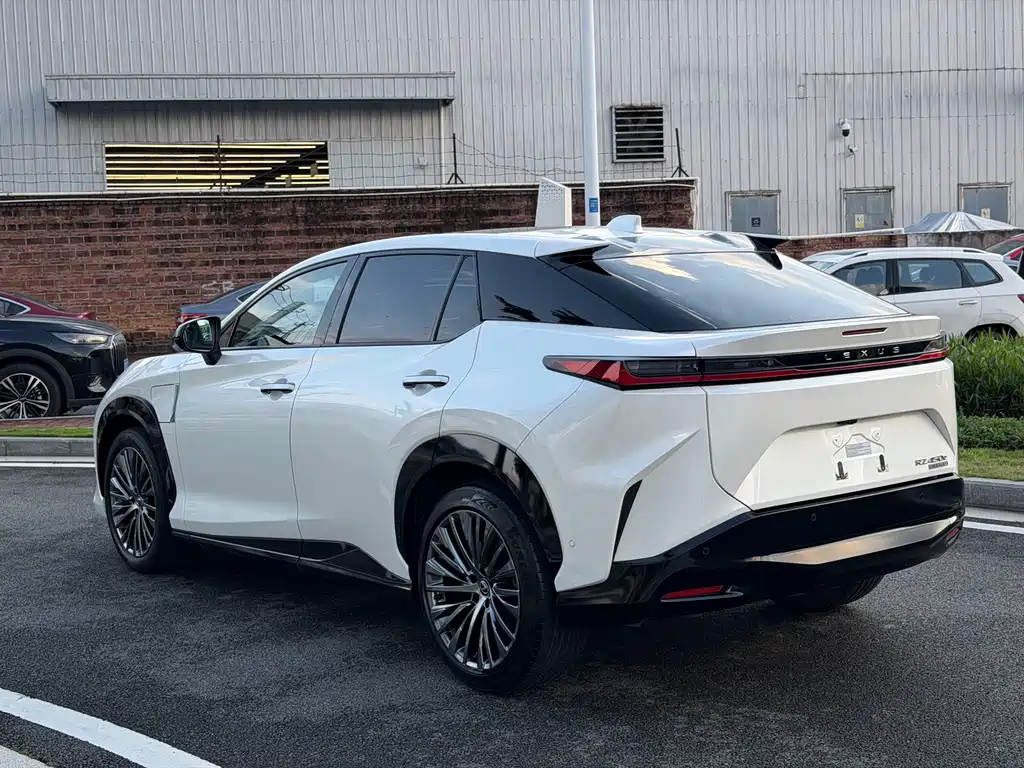Lexus RZ 2023 — фото 12