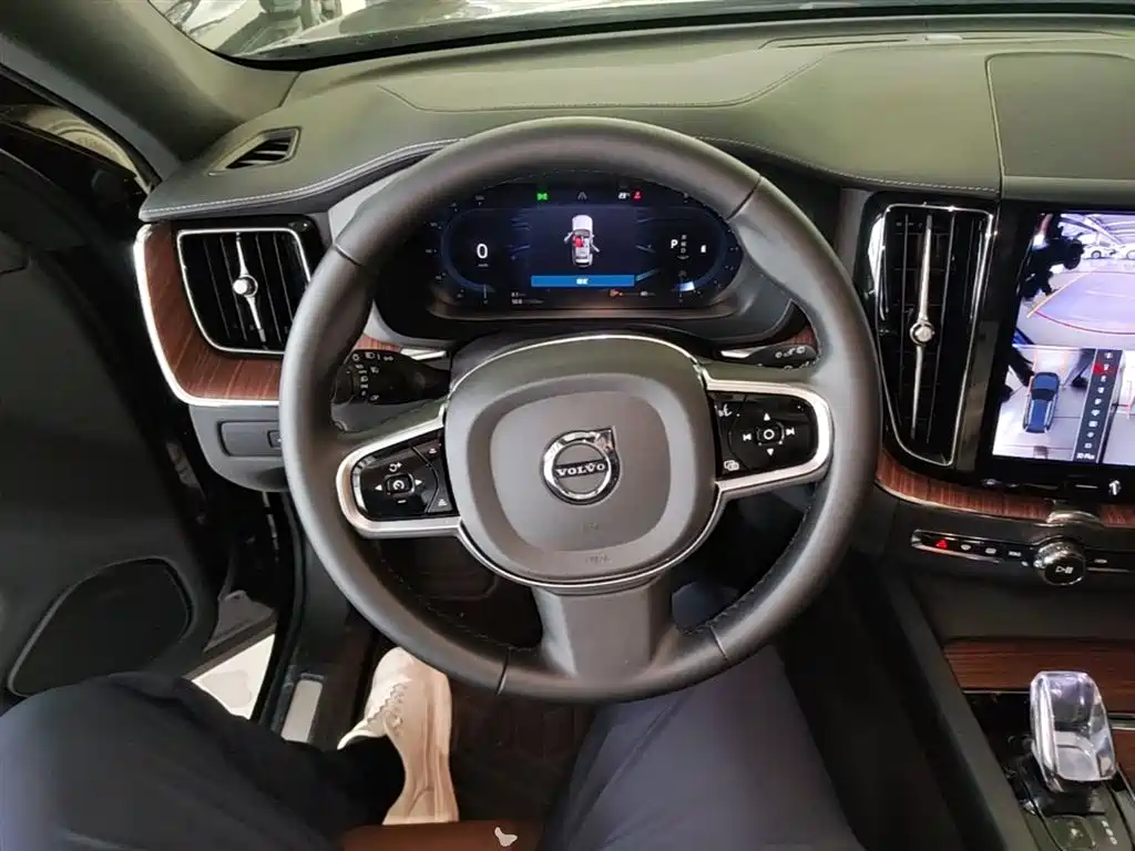 Volvo XC60 2025 — фото 10