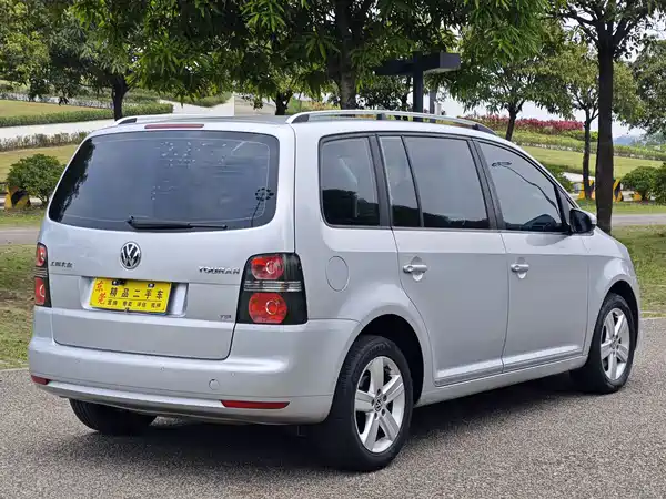 Volkswagen Touran 2015