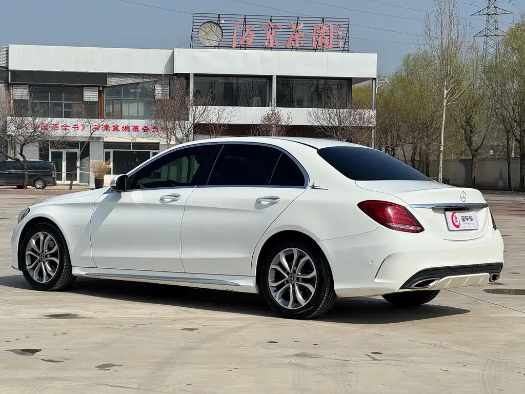 Mercedes-Benz C-Class 2017 — фото 17