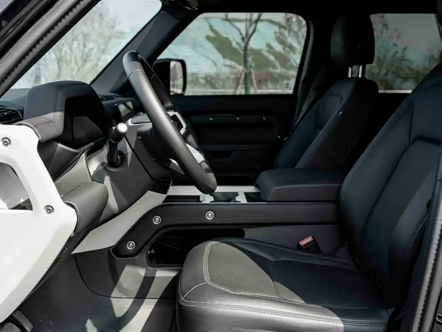 Land Rover Defender 2025 — фото 10