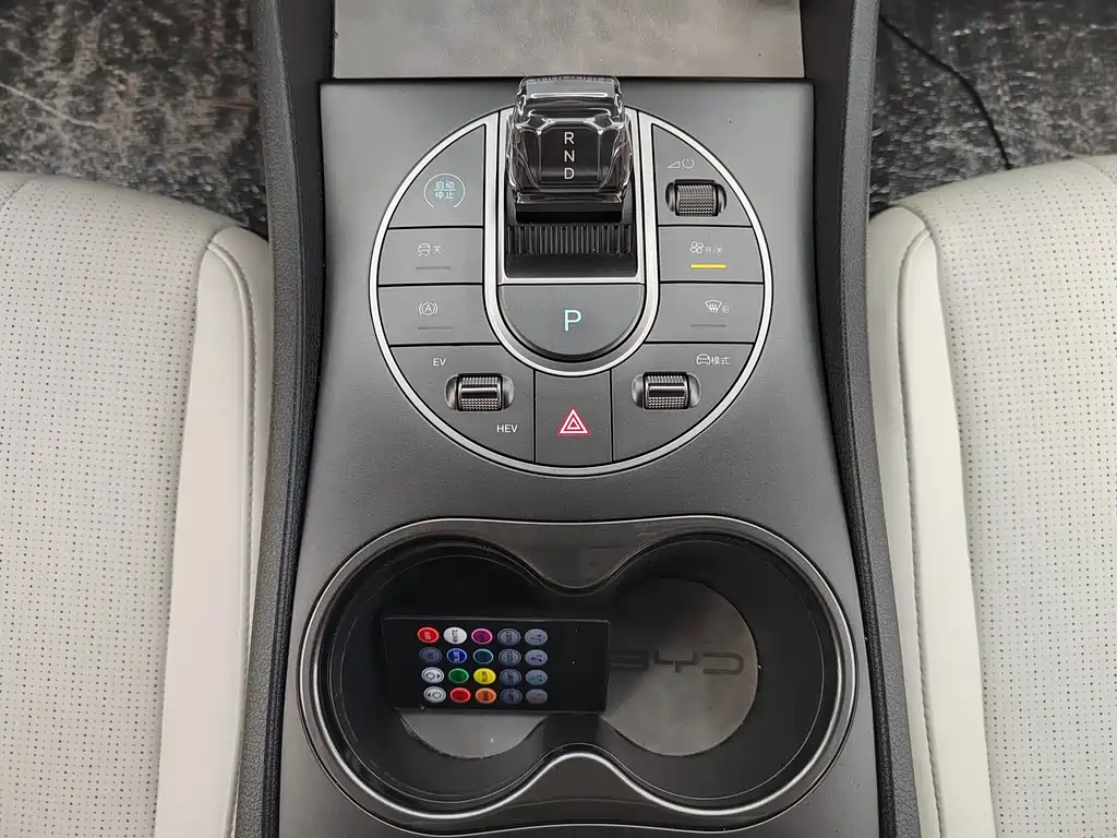 BYD Seal 05 DM-i 2025 — фото 10