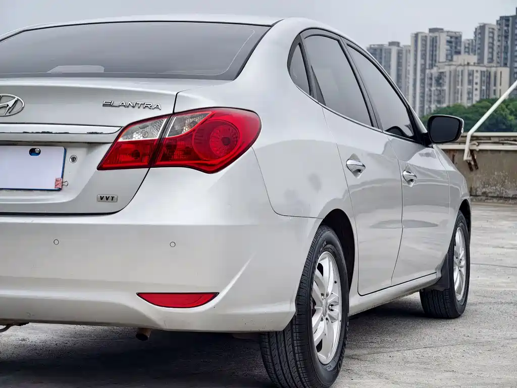 Hyundai Elantra 2012 — фото 24
