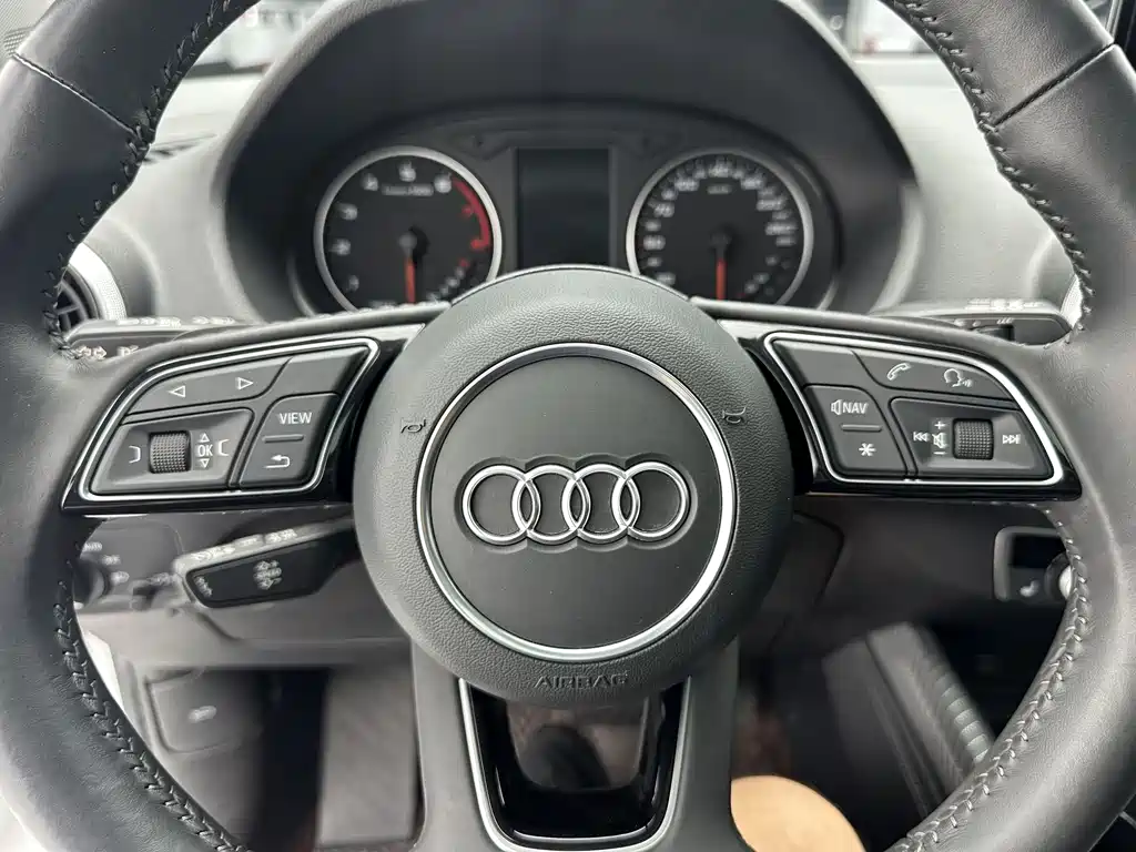 Audi Q2L 2022 — фото 14