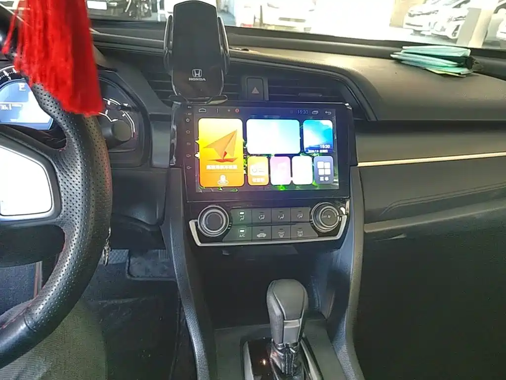 Honda Civic 2018 — фото 13