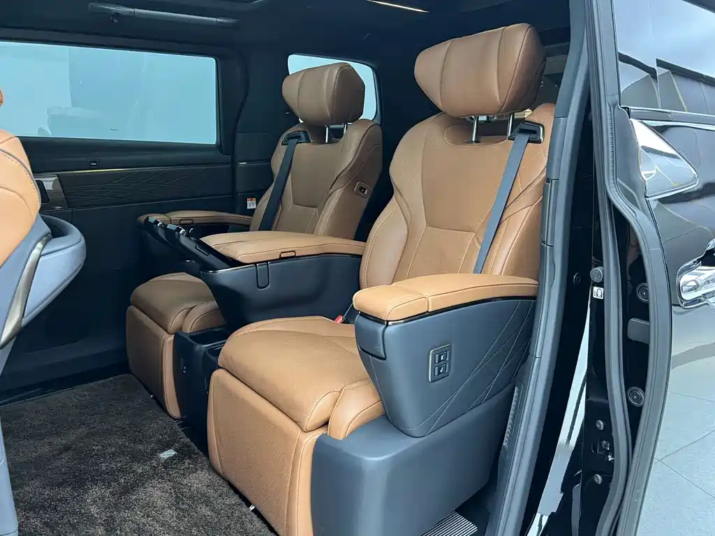 Toyota Alphard 2025 — фото 9