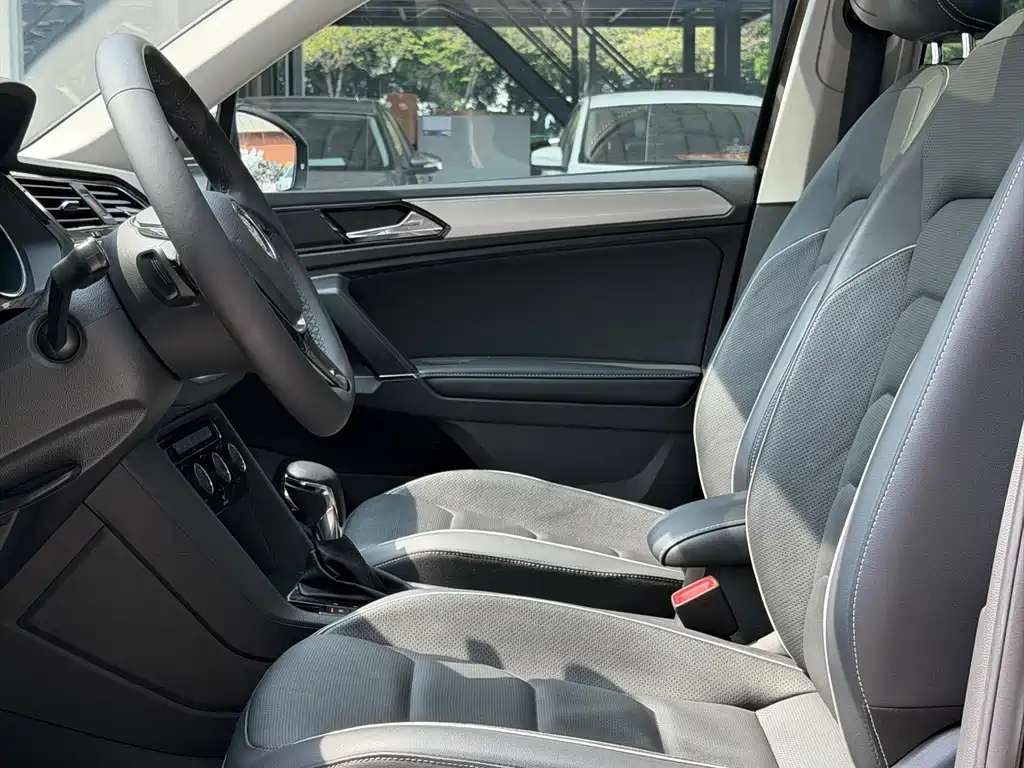 Volkswagen Tiguan L 2017 — фото 11