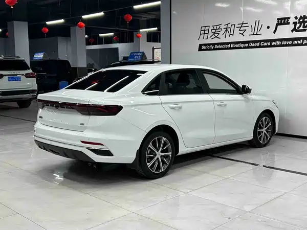Geely Emgrand 2023