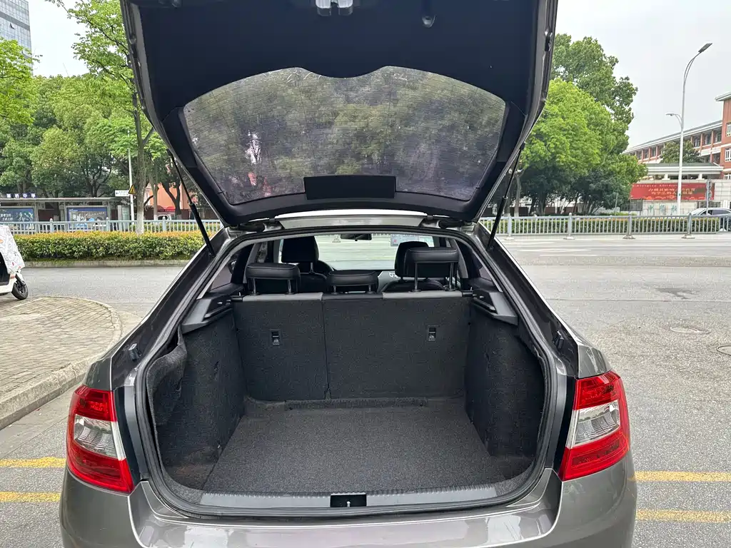 Skoda Octavia 2017 — фото 14