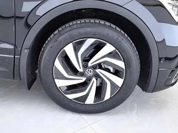 Volkswagen Tiguan L 2024