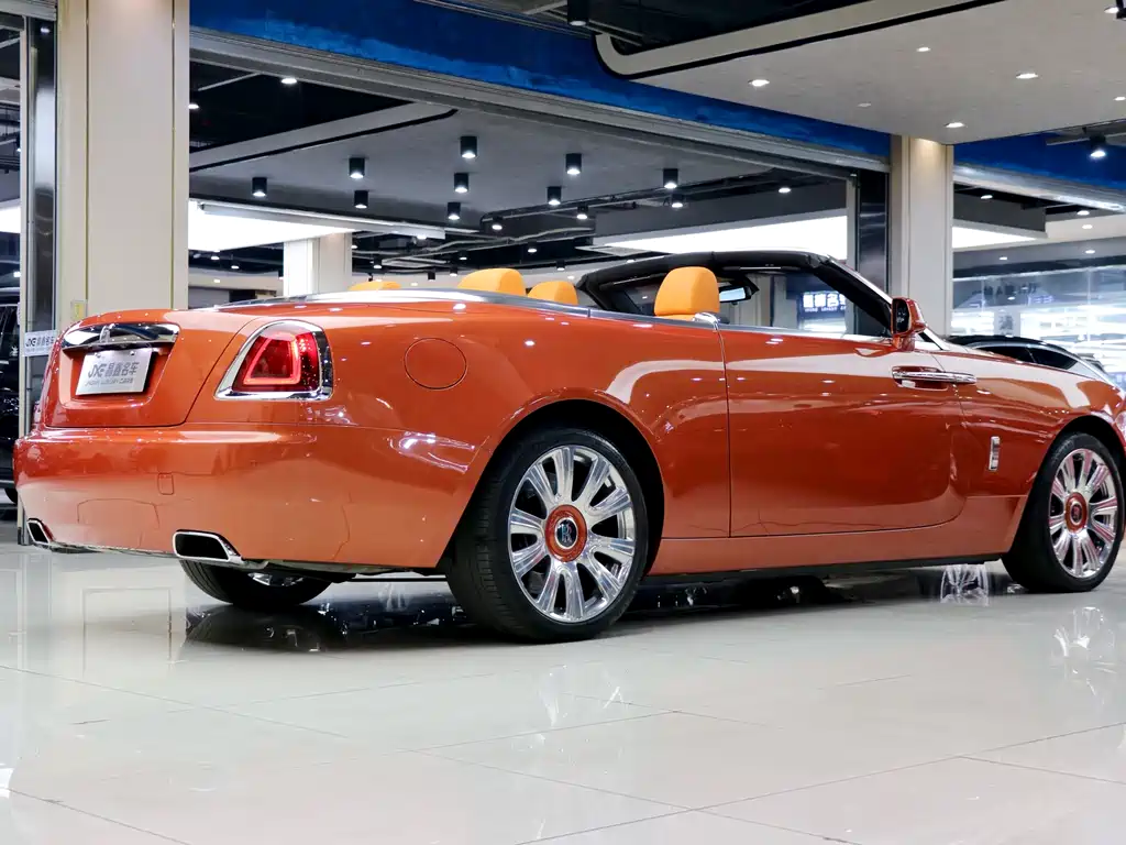 Rolls-Royce Dawn 2017 — фото 15
