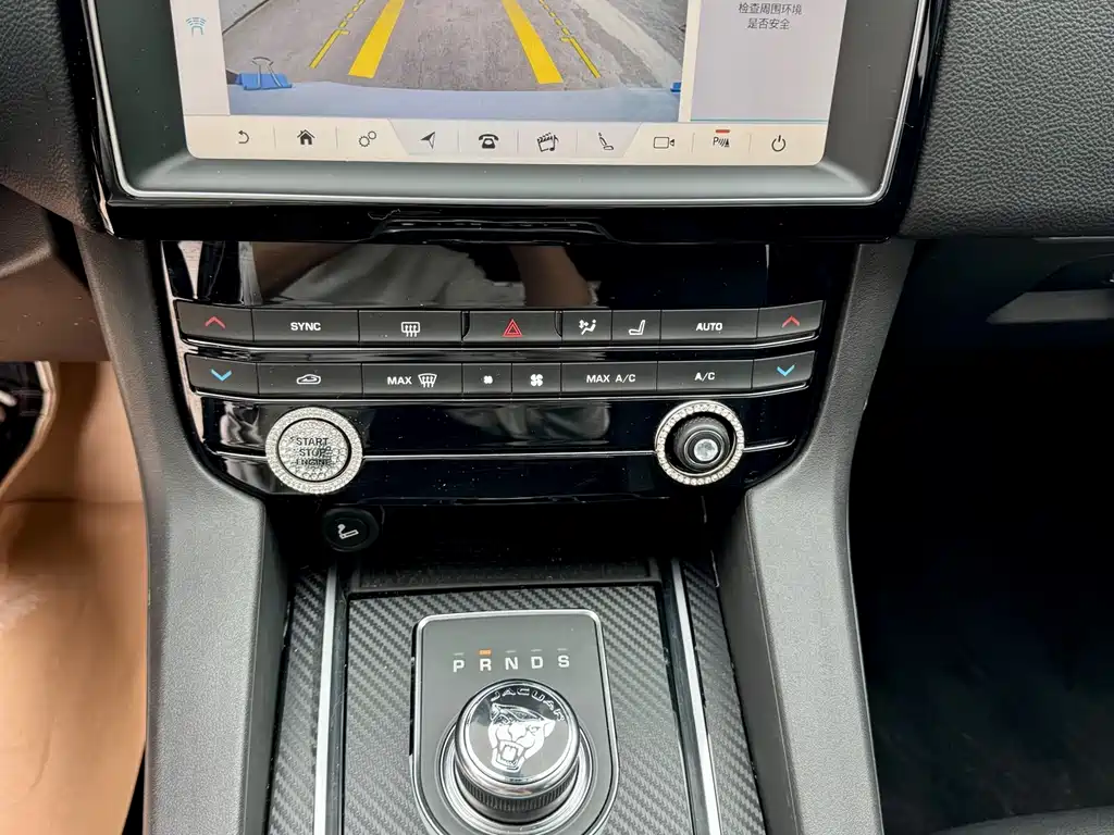 Jaguar F-PACE 2017 — фото 13