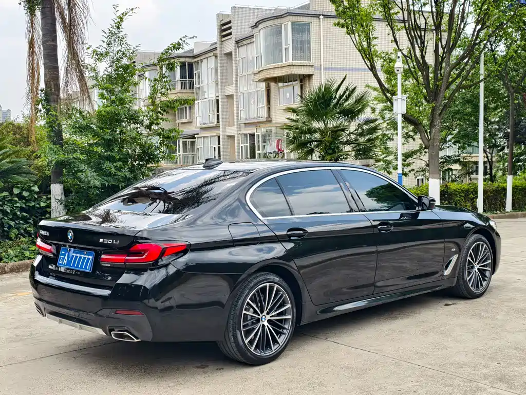 BMW 5 Series 2023 — фото 9