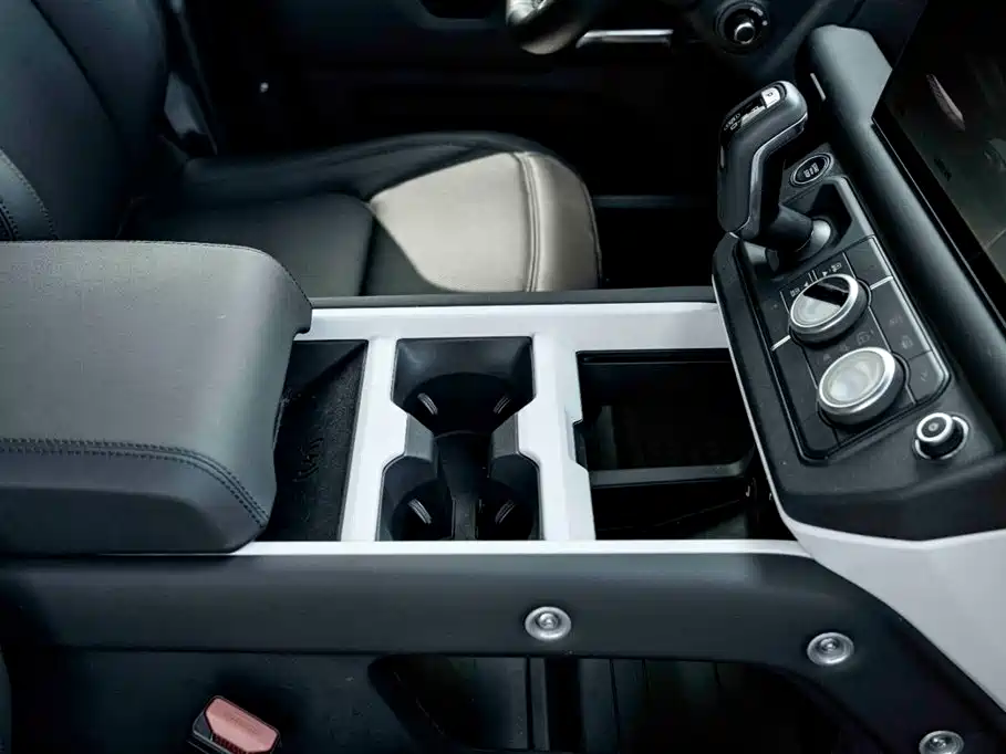 Land Rover Defender 2025 — фото 15