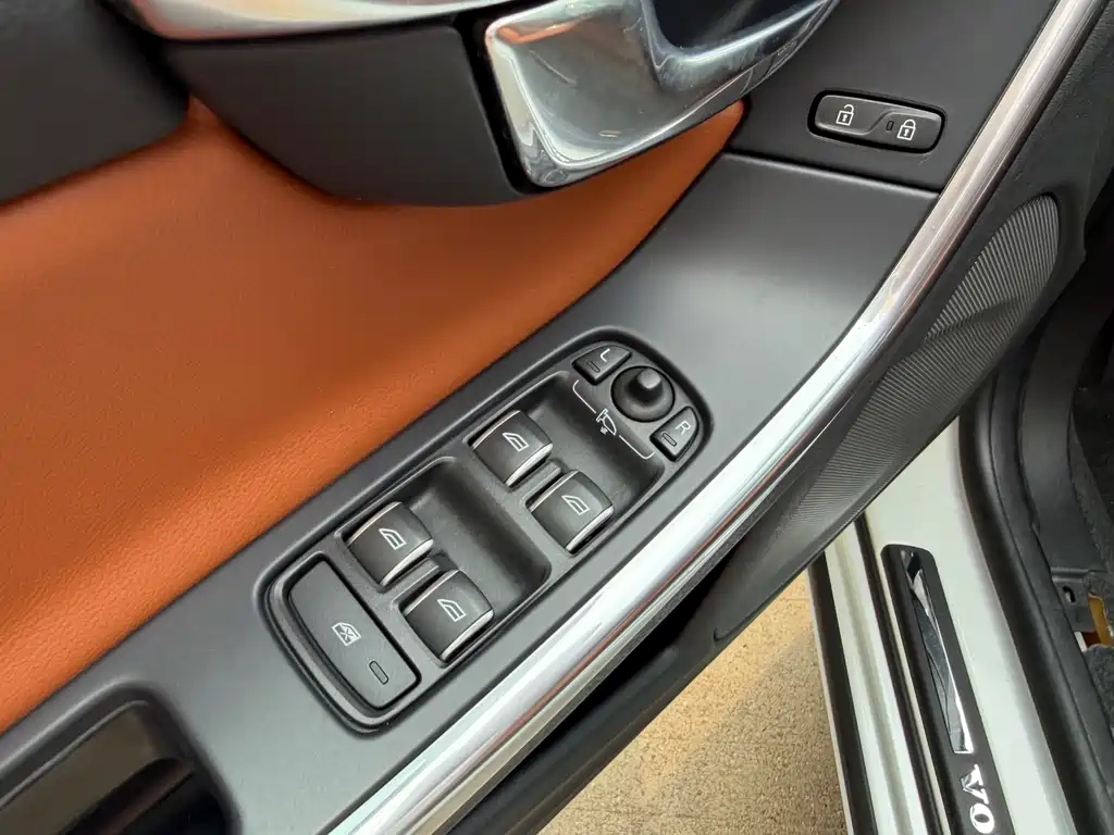 Volvo S60 2015 — фото 13