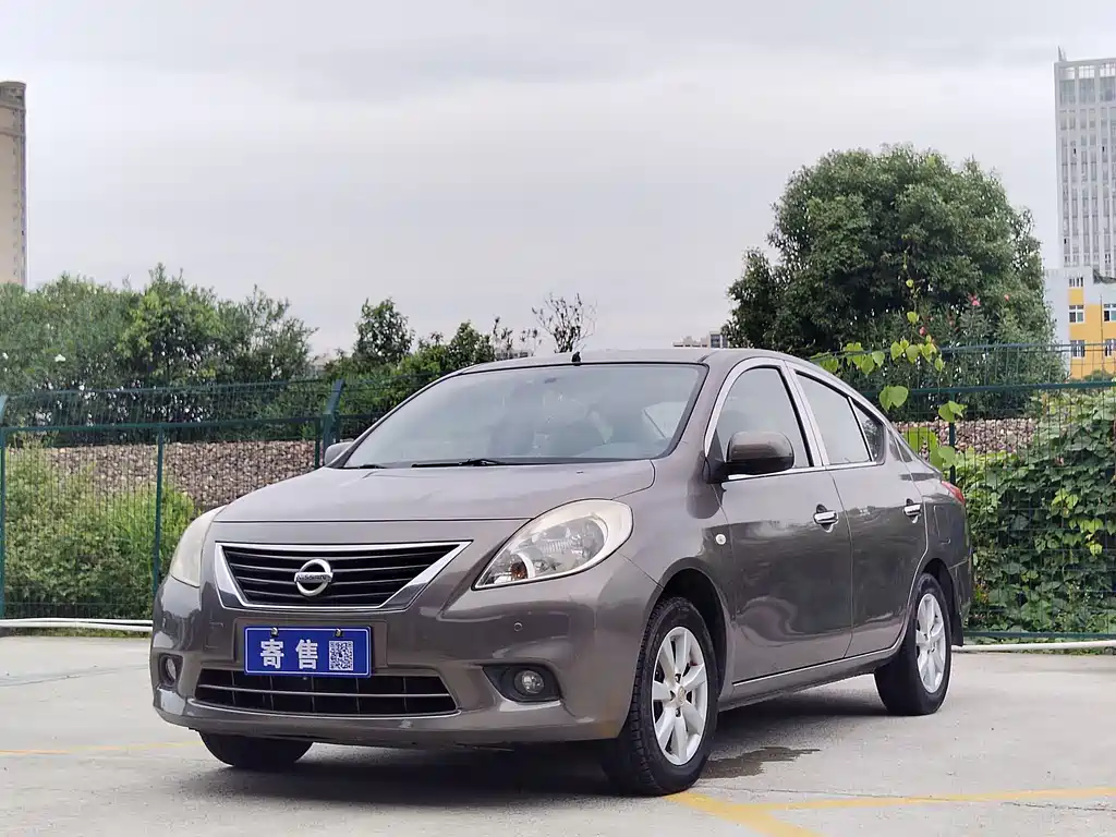 Nissan Sunny 2012
