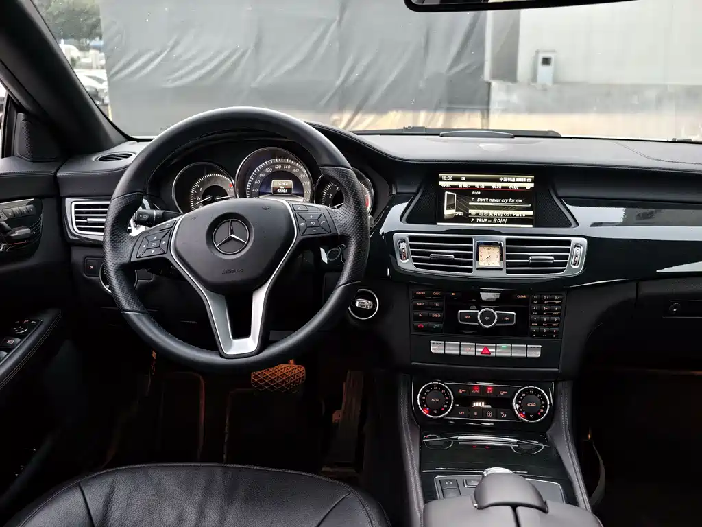 Mercedes-Benz CLS 2014 — фото 20