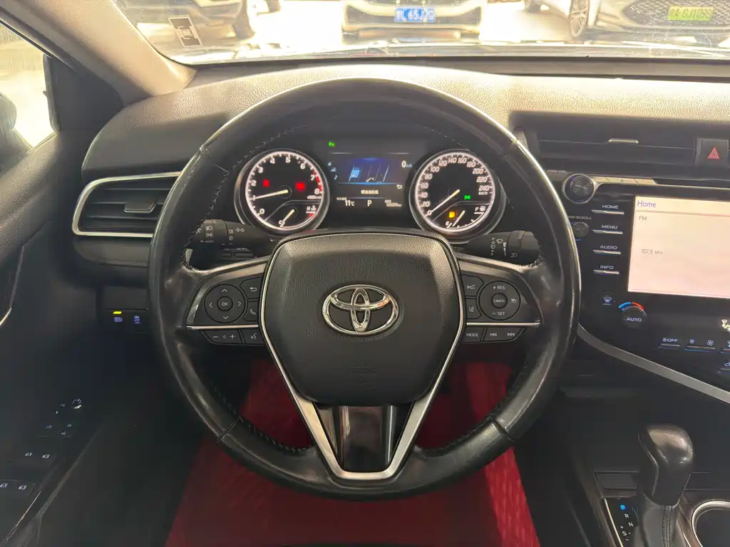 Toyota Camry 2019 — фото 12