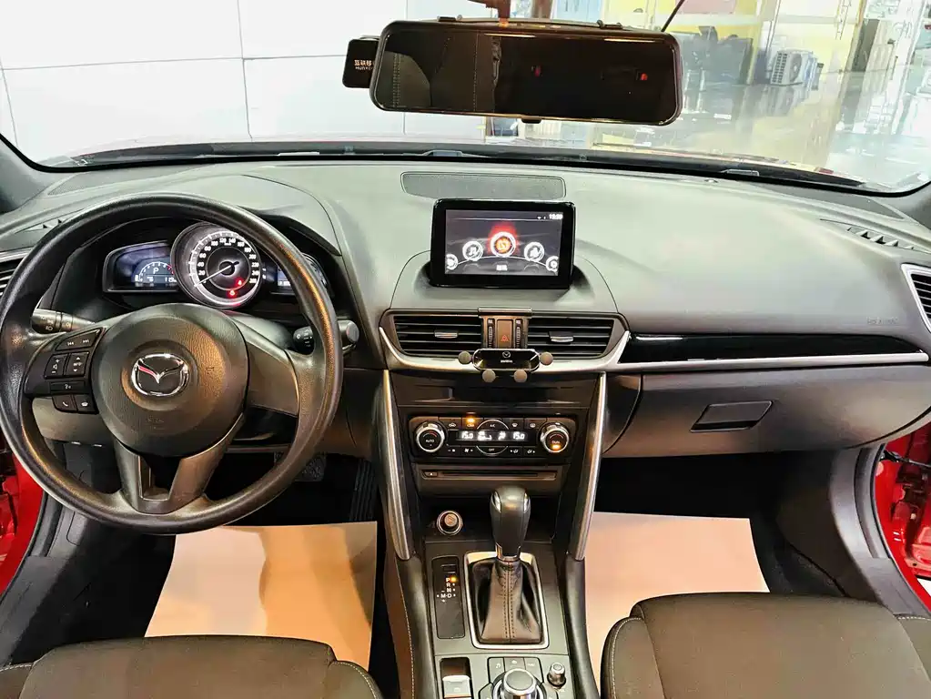 Mazda CX-4 2017 — фото 8
