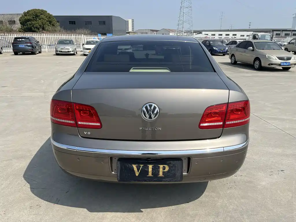 Volkswagen Phaeton 2015 — фото 24