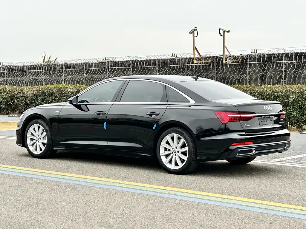 Audi A6L 2022