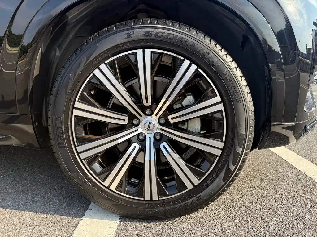 Volvo XC90 2020 — фото 9