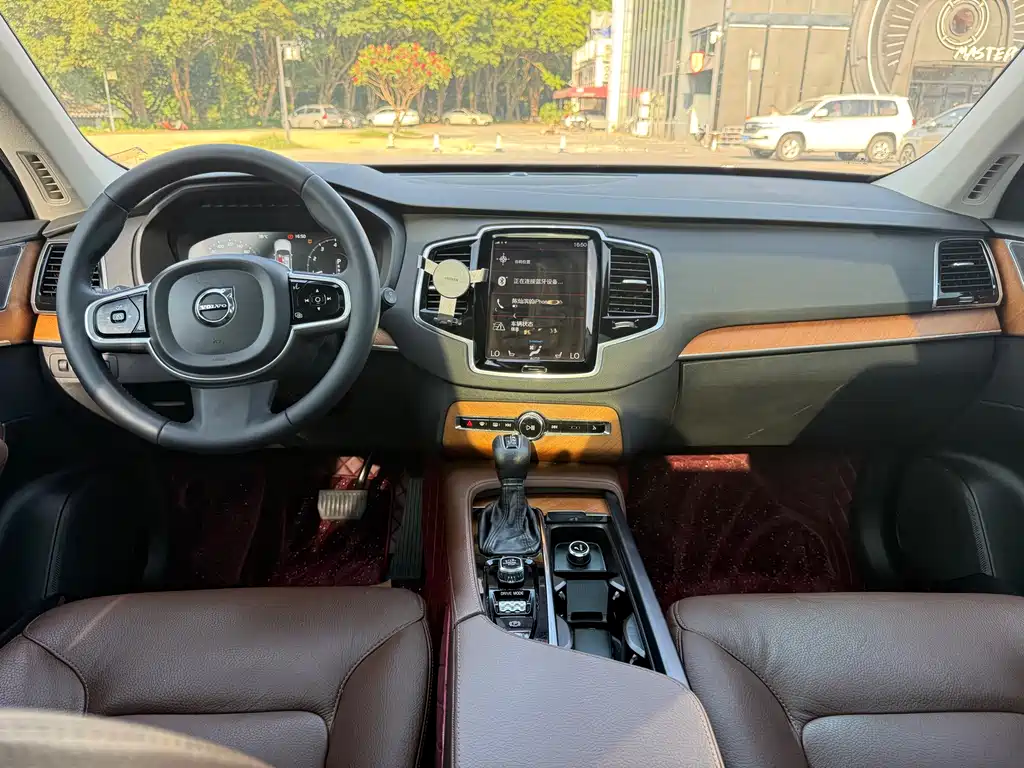 Volvo XC90 2020 — фото 18