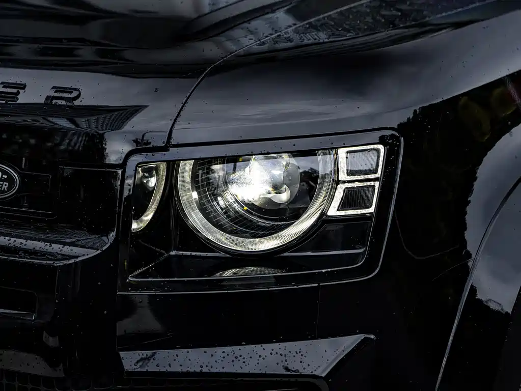 Land Rover Defender 2023 — фото 15