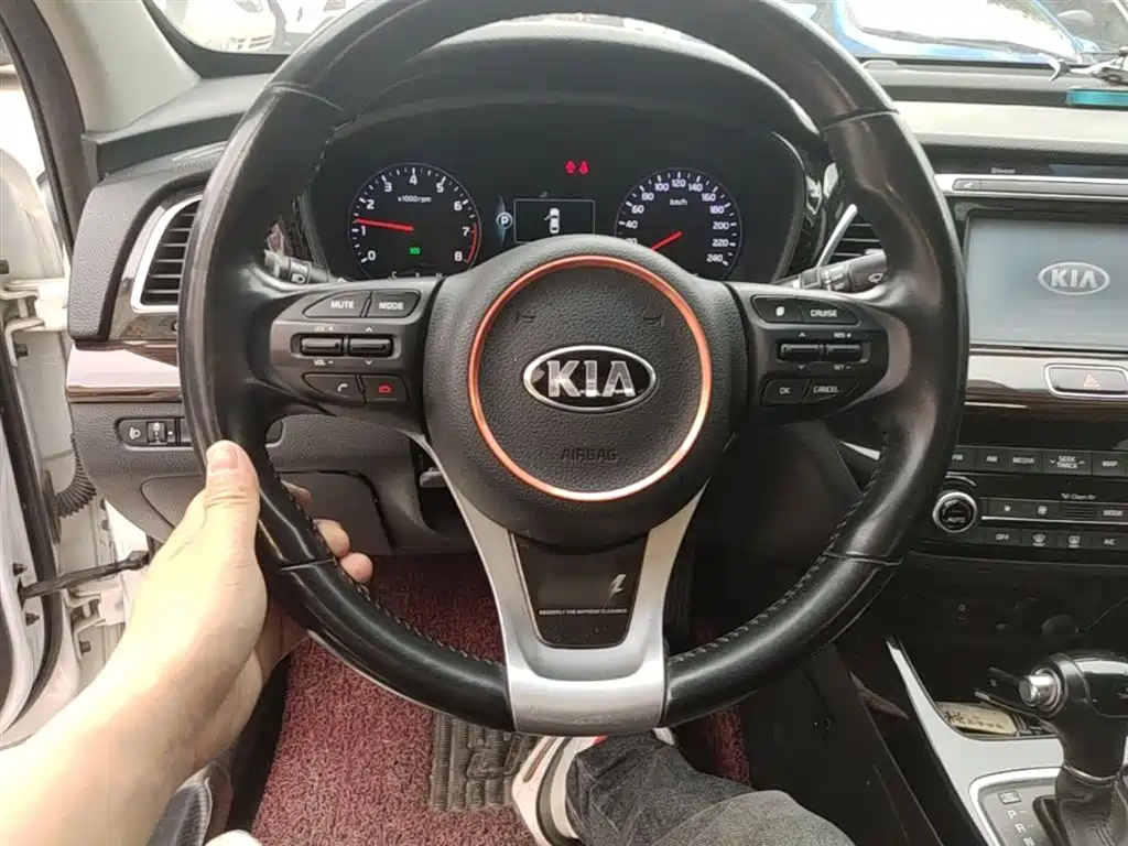 Kia K4 2017 — фото 11