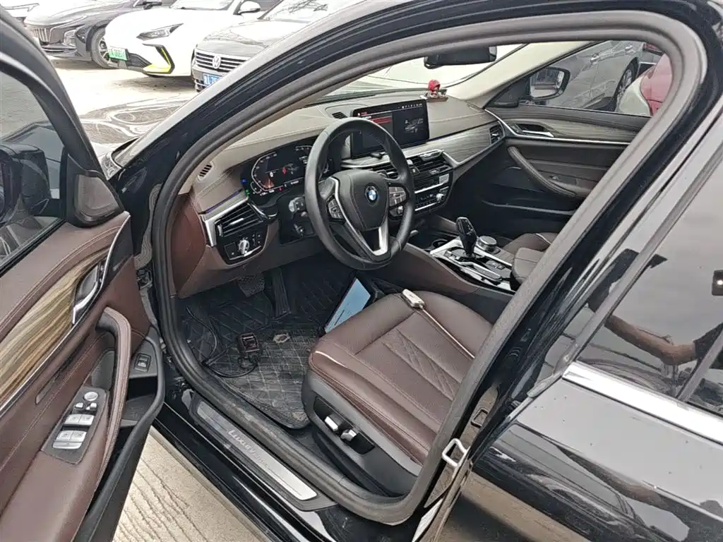 BMW 5 Series 2023 — фото 15
