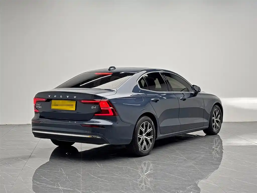 Volvo S60 2023 — фото 6