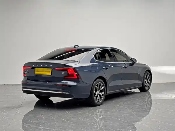 Volvo S60 2023
