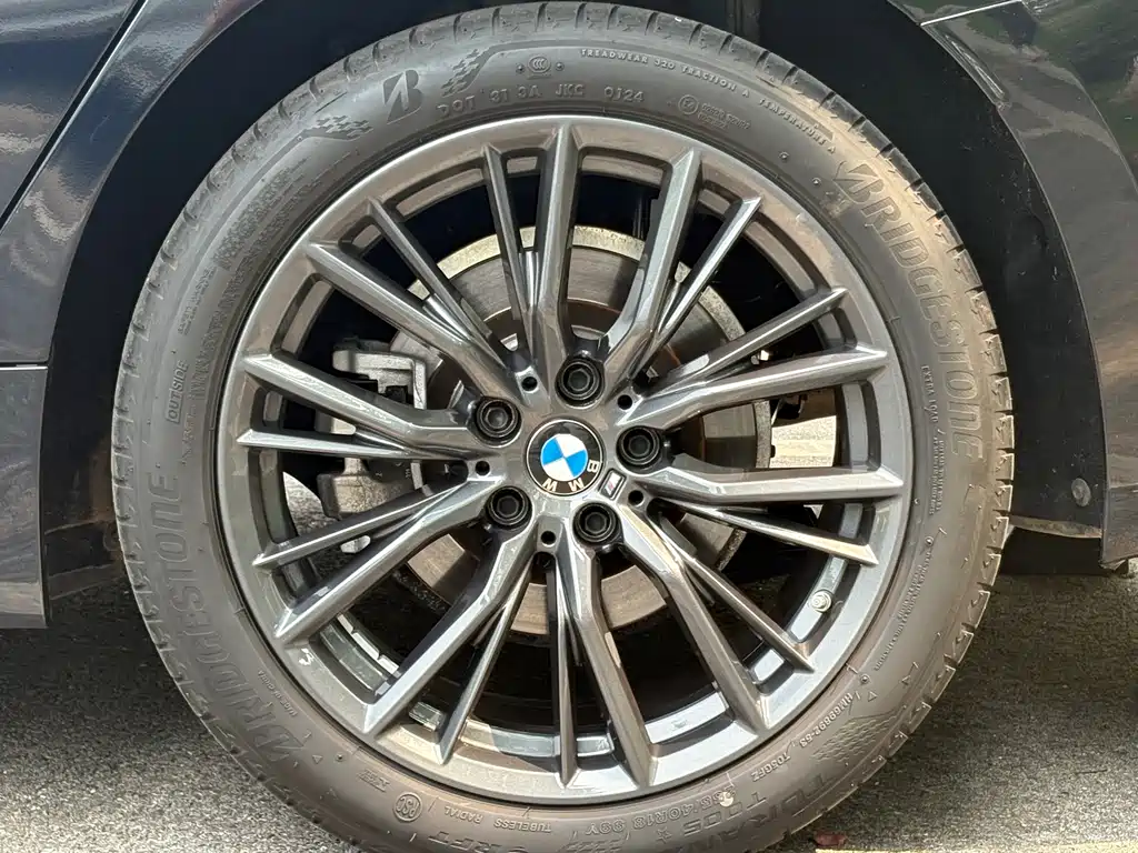 BMW 3 Series 2024 — фото 14