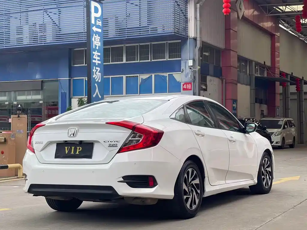 Honda Civic 2017 — фото 9