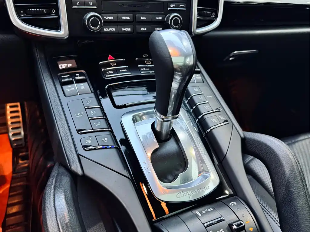 Porsche Cayenne Hybrid 2018 — фото 17