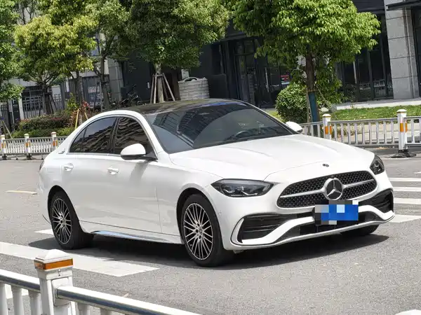 Mercedes-Benz C-Class 2024