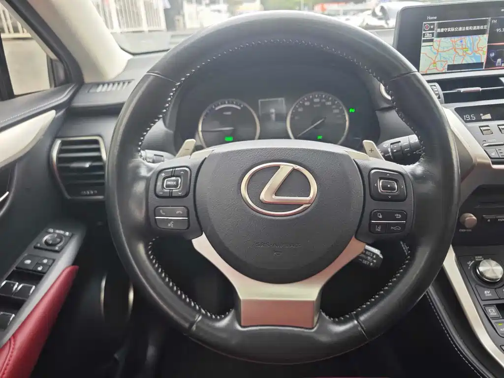 Lexus NX 2019 — фото 10