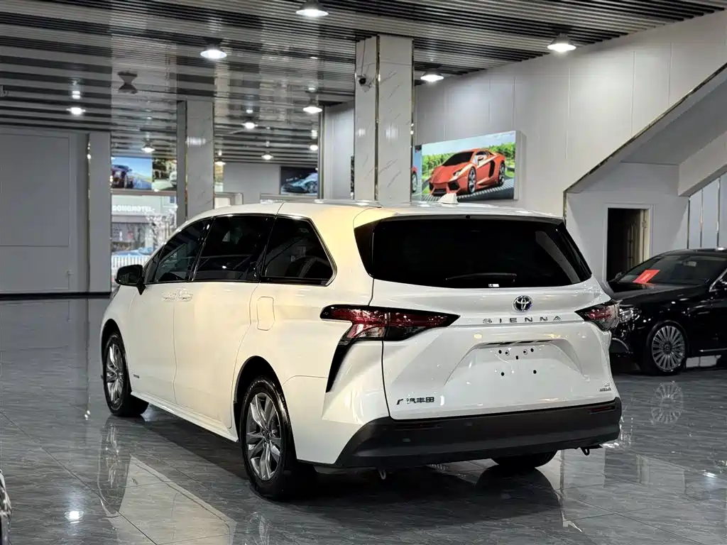 Toyota Sienna 2024 — фото 16