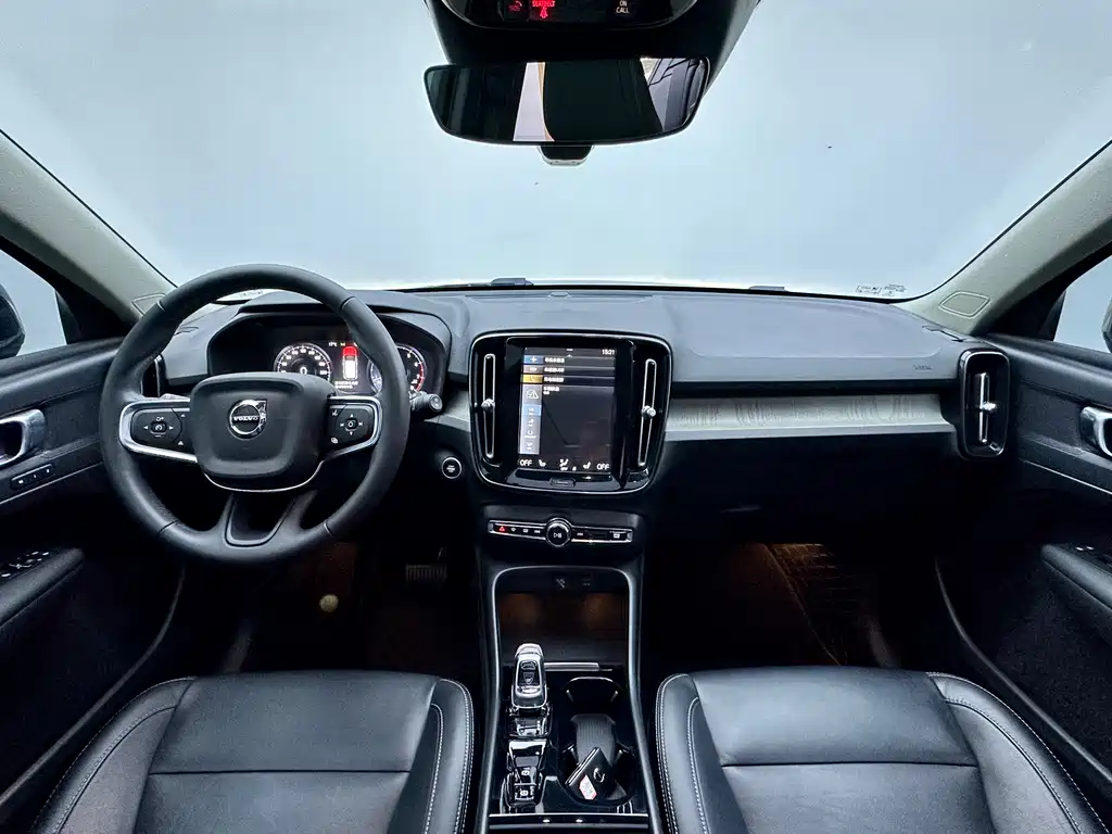 Volvo XC40 2021 — фото 6