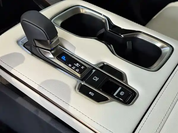 Lexus LM 2026