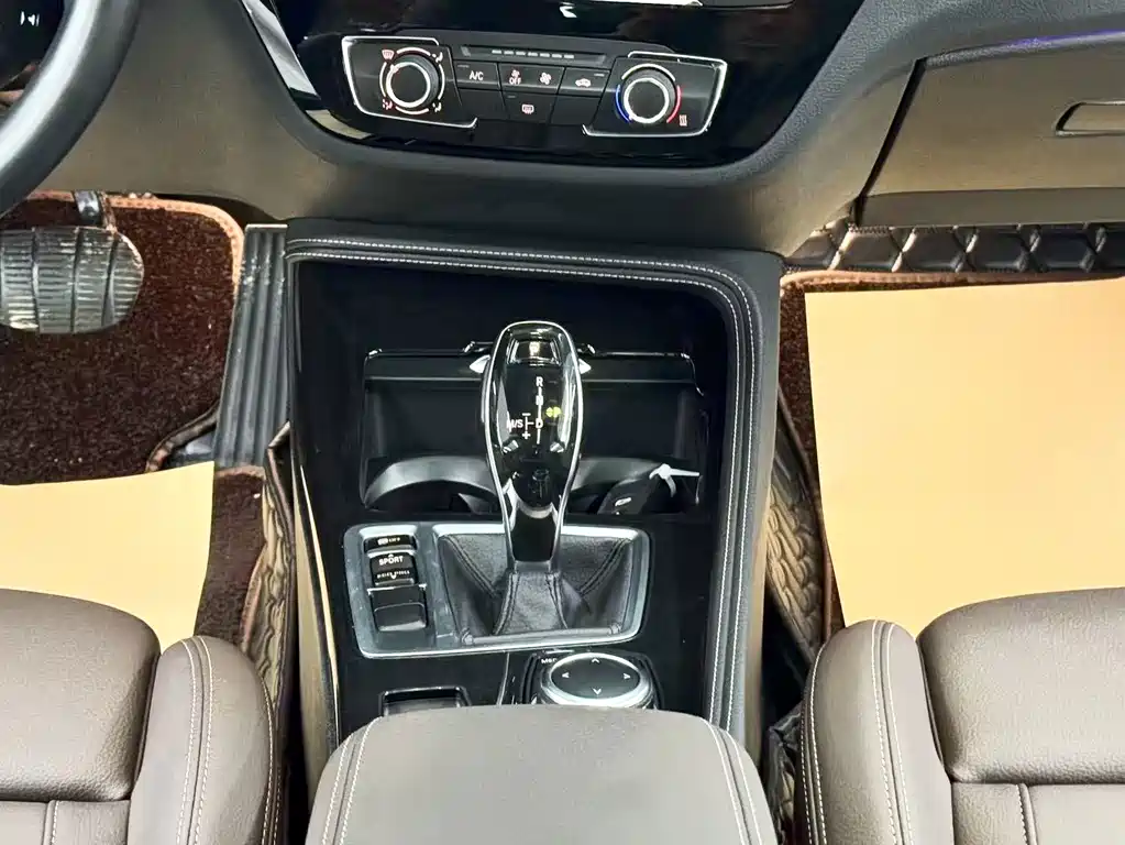 BMW 1 Series 2023 — фото 14