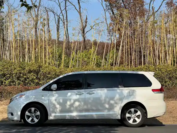 Toyota Sienna 2015