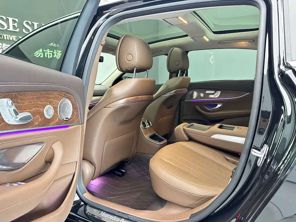 Mercedes-Benz E-Class 2023 — фото 6