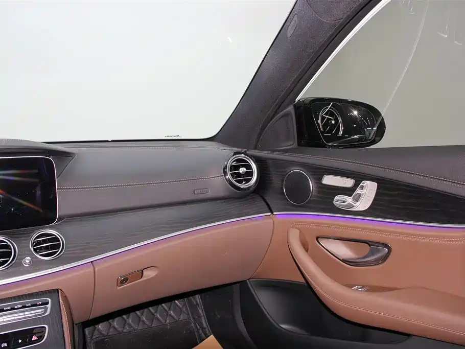 Mercedes-Benz E-Class 2023 — фото 26