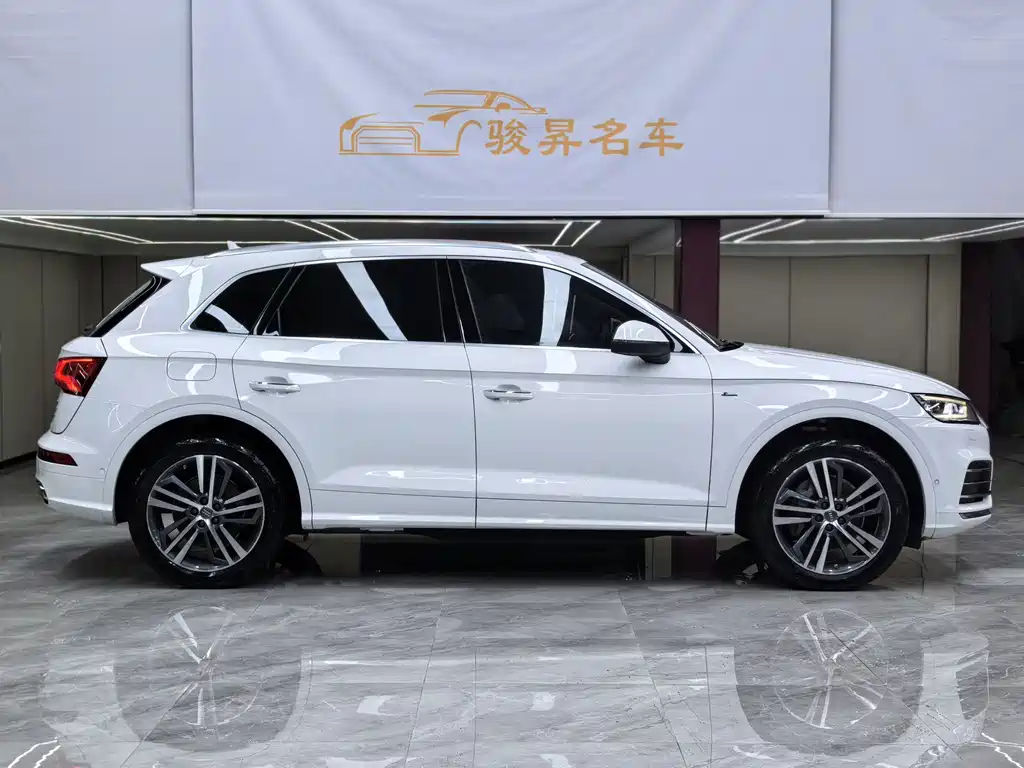 Audi Q5L 2020 — фото 8