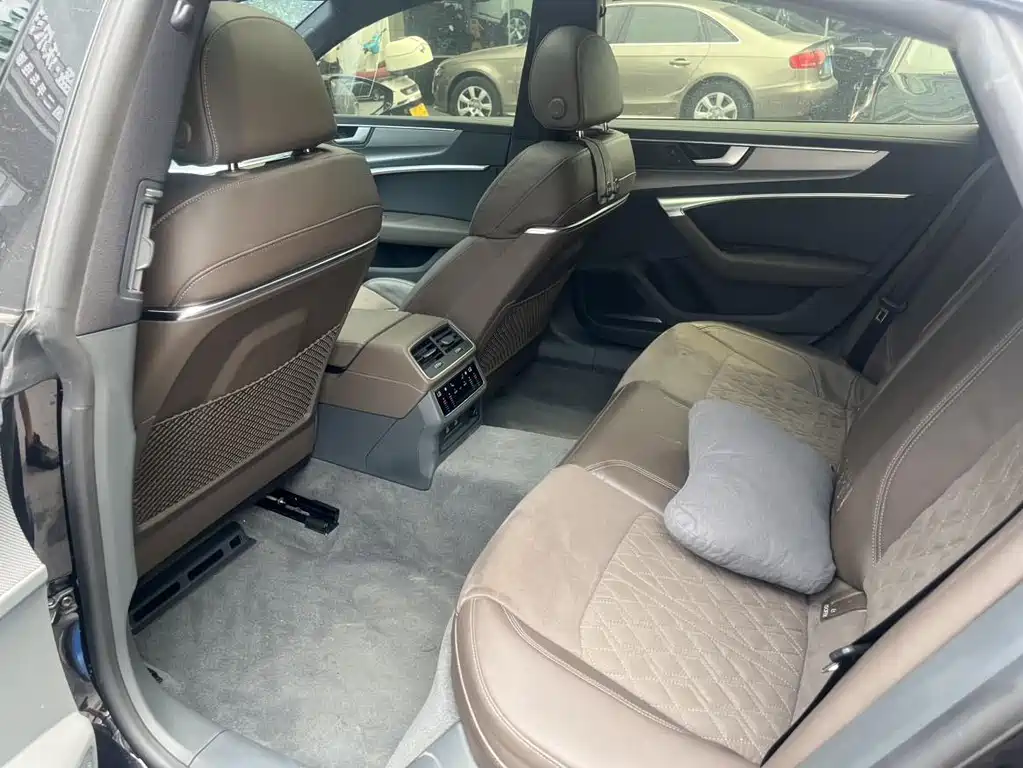 Audi A7L 2023