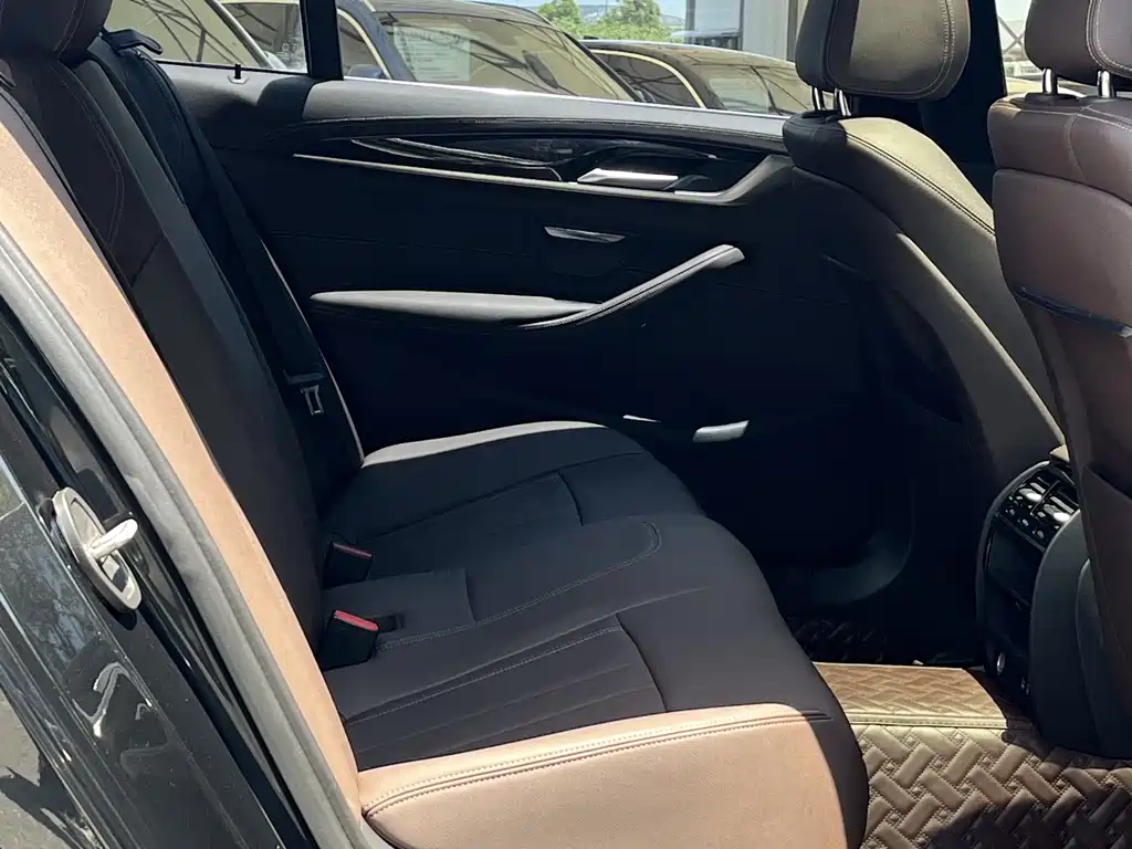 BMW 5 Series 2020 — фото 13