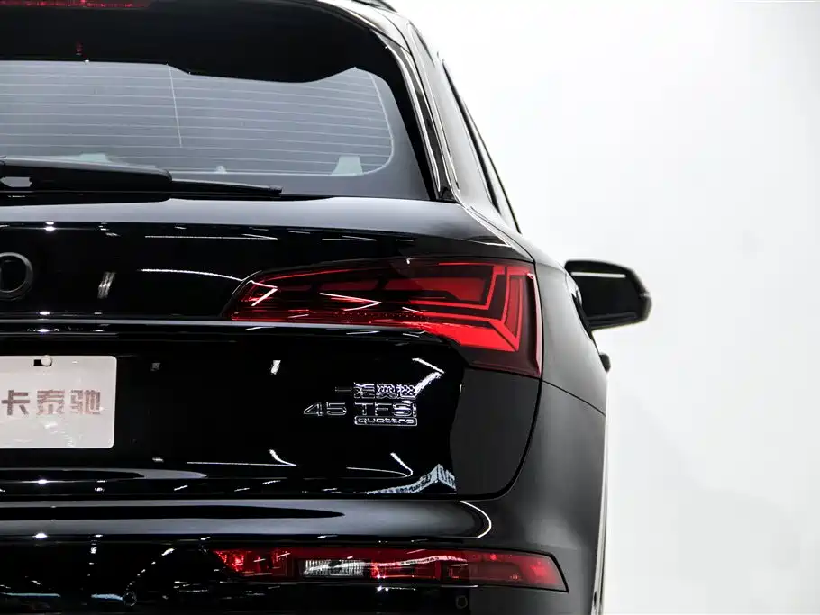 Audi Q5L 2025 — фото 10