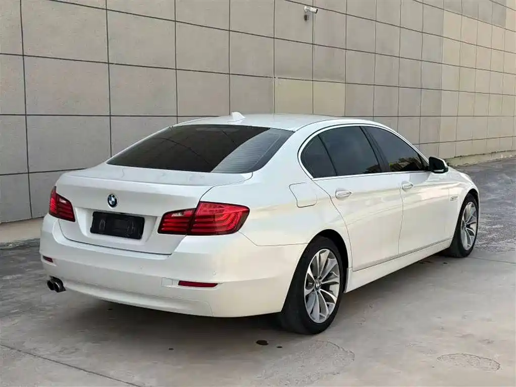 BMW 5 Series 2016 — фото 8