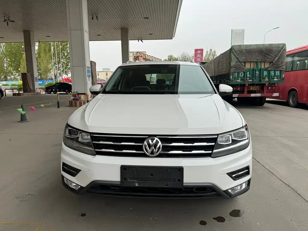 Volkswagen Tiguan L 2017 — фото 2